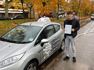 driving-instructors-reading
